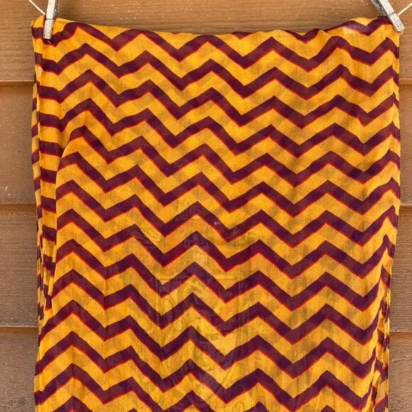 Vintage Y2K Harry Potter Gryffindor Infinity Scarf Chevron Pattern Yellow & Red - Picture 15 of 16